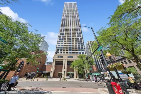 1030 N State St #13L, Chicago, IL 60610