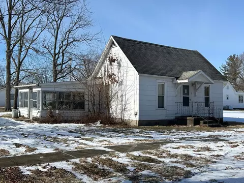 107 N Jackson St, Fithian, IL 61844