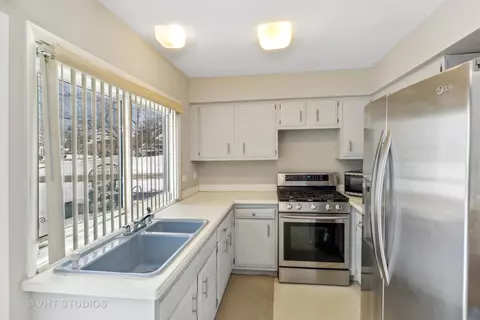 Kitchen - 1871 Grantham Pl, Hoffman Estates, IL 60169 photo 1 of 1