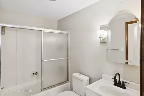 Bath - 1871 Grantham Pl, Hoffman Estates, IL 60169 photo 1 of 1