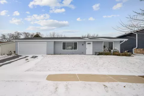 5224 Curtis Ln, Hanover Park, IL 60133