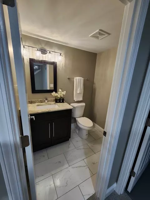 Bath - 1336 Tamarack Dr, Bartlett, IL 60103 photo 4 of 4