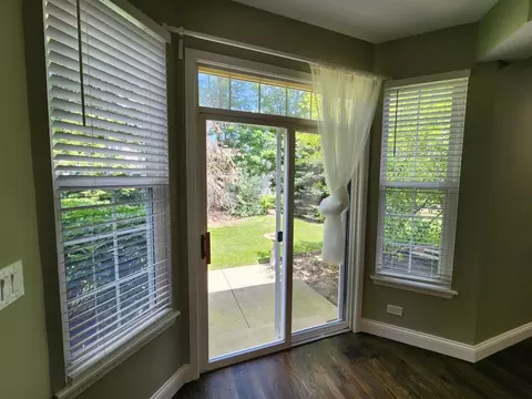 Entry Way - 1336 Tamarack Dr, Bartlett, IL 60103 photo 3 of 7