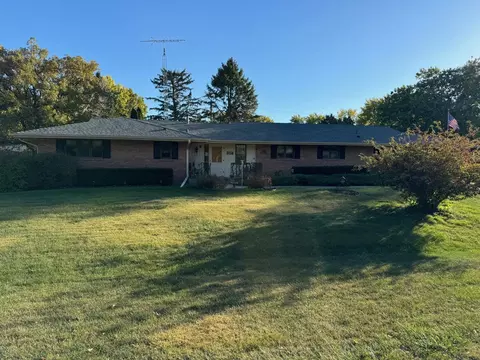 312 Dunkery Dr, Sycamore, IL 60178