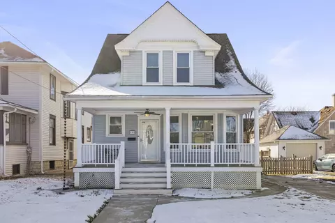 483 Barrett St, Elgin, IL 60120