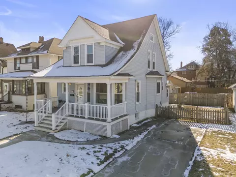483 Barrett St, Elgin, IL 60120 photo 2