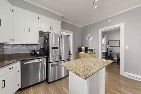 483 Barrett St, Elgin, IL 60120 photo 10