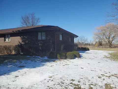 Exterior - 439 E Lincoln Ave, Onarga, IL 60955 photo 4 of 5