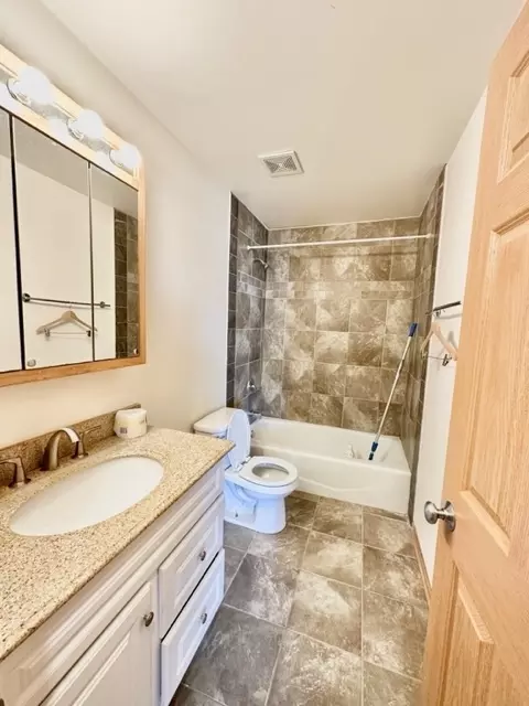 Bath - 4151 S Lowe Ave, Chicago, IL 60609 photo 3 of 3