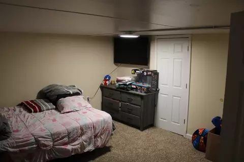 Bedroom - 1702 Kenneth Cir, Elgin, IL 60120 photo 5 of 6