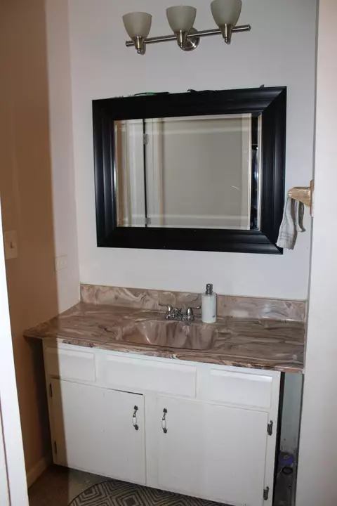 Bath - 1702 Kenneth Cir, Elgin, IL 60120 photo 2 of 2