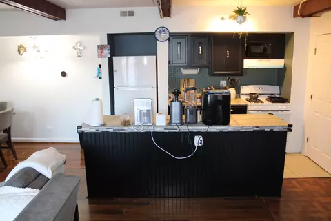 Kitchen - 1702 Kenneth Cir, Elgin, IL 60120 photo 2 of 3