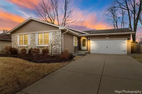 4305 Huntington Blvd, Hoffman Estates, IL 60192
