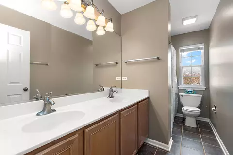 Bath - 2805 Crested Butte Trl, Plainfield, IL 60586 photo 2 of 2