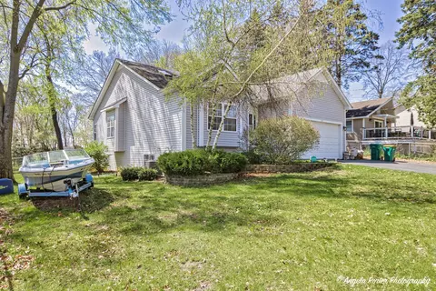 Exterior - 119 Eagle Point Rd, Fox Lake, IL 60020 photo 2 of 9