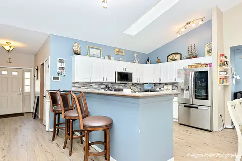 Kitchen - 119 Eagle Point Rd, Fox Lake, IL 60020 photo 2 of 4