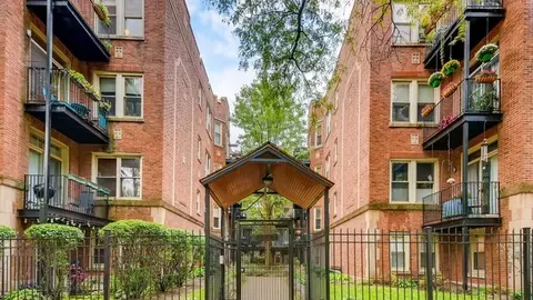 1647 W Pratt Blvd #2B, Chicago, IL 60626