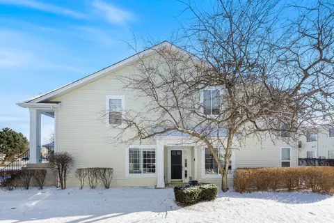 1015 Huntington Dr #0, Elk Grove Village, IL 60007