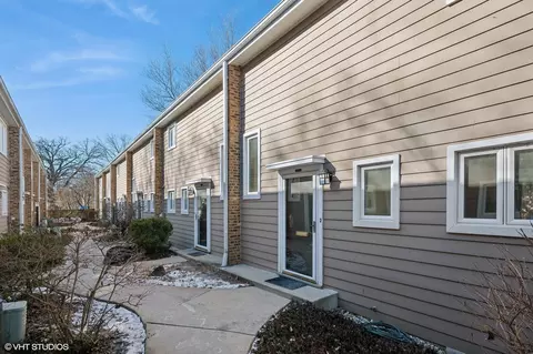 315 Hawthorn Ave #B, Glencoe, IL 60022