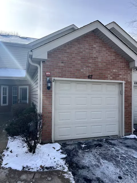 67 Fairway Dr, Glendale Heights, IL 60139
