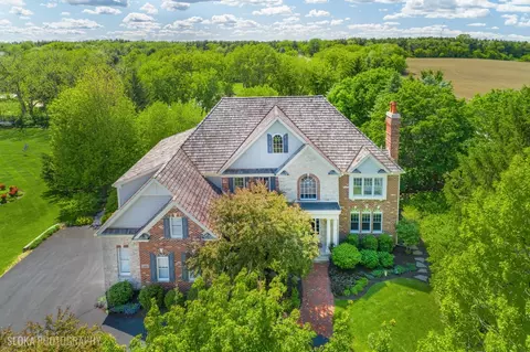 5605 Farmbrook Ln, Crystal Lake, IL 60014
