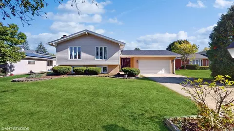 7125 Summit Rd, Darien, IL 60561