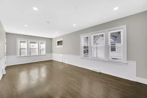 Living - 3624 217th St, Matteson, IL 60443 photo 2 of 2