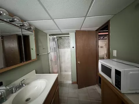 Bath - 2525 183rd St, Lansing, IL 60438 photo 3 of 3