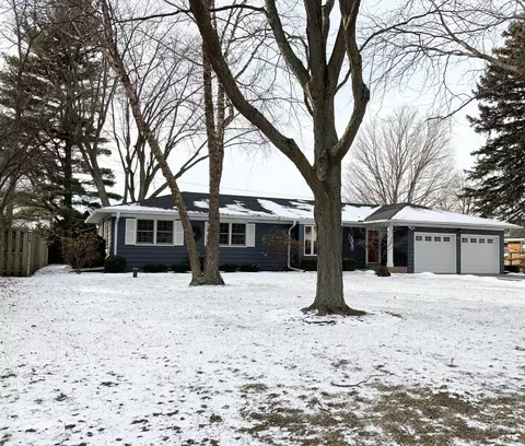 705 Whitlock Ave, Aurora, IL 60506