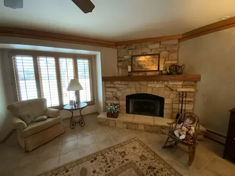 Living - 705 Whitlock Ave, Aurora, IL 60506 photo 2 of 4