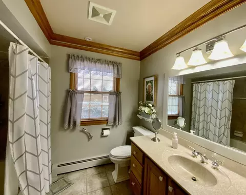 Bath - 705 Whitlock Ave, Aurora, IL 60506 photo 1 of 2