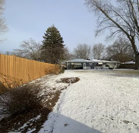 Exterior - 705 Whitlock Ave, Aurora, IL 60506 photo 4 of 9