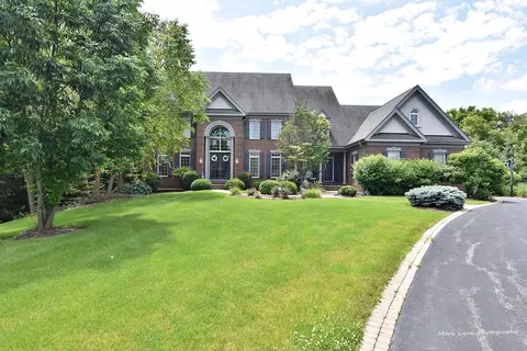 38 W785 Lookout Ln, Saint Charles, IL 60175
