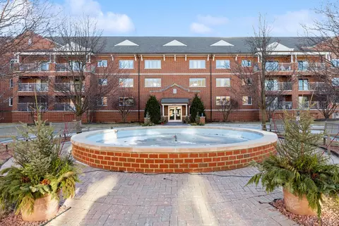 460 S Northwest Hwy #204A, Park Ridge, IL 60068