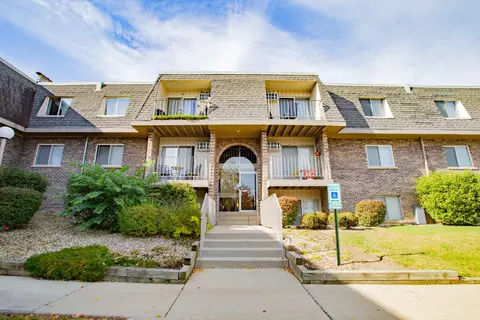 866 Crimson Ct #1-105, Prospect Heights, IL 60070