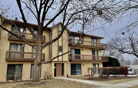 91 Olesen Dr #2N, Naperville, IL 60540