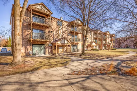 801 S Dwyer Ave #D, Arlington Heights, IL 60005