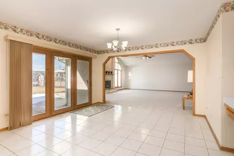 Living - 19840 Ryan Ct, Mokena, IL 60448 photo 6 of 9