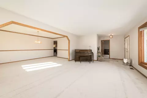 Living - 19840 Ryan Ct, Mokena, IL 60448 photo 4 of 9