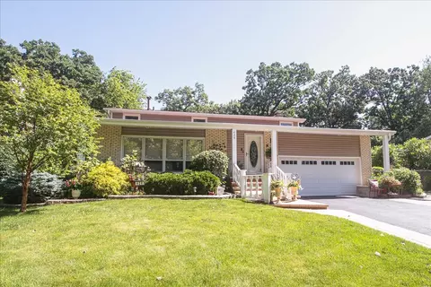 428 Spruce Dr, Schaumburg, IL 60193