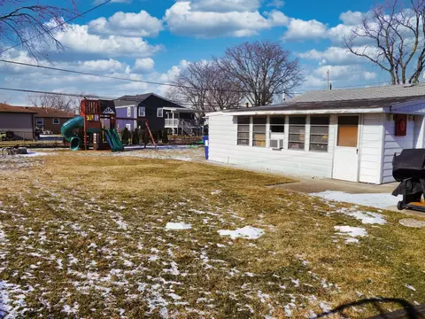 Exterior - 7608 S Thomas Ave, Bridgeview, IL 60455 photo 4 of 8