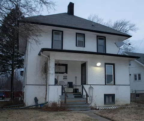 Exterior - 484 S Elm Ave, Kankakee, IL 60901 photo 2 of 3