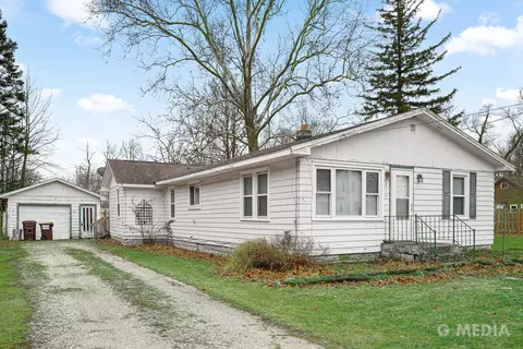 210 W North St, Creston, IL 60113