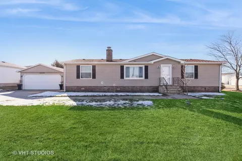 10709 W Silver Lake Dr, Frankfort, IL 60423