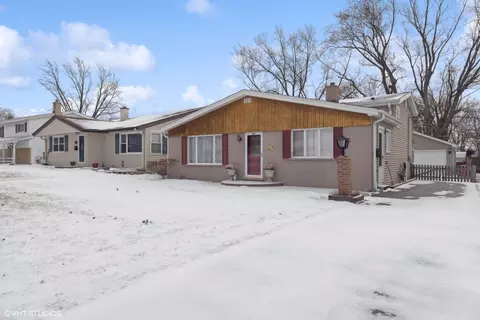 567 Coolidge Ave, Glen Ellyn, IL 60137