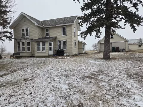 17532 W Eagle Point Rd, Polo, IL 61064
