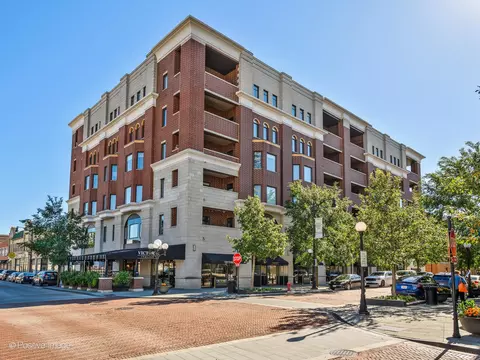 110 S Marion St #608, Oak Park, IL 60302