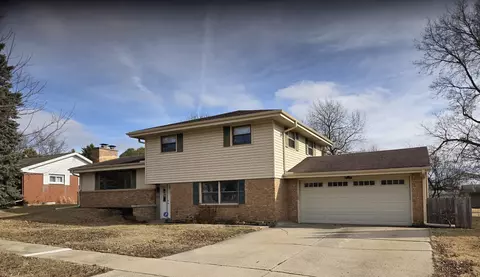 1309 Crest Ln, Rochelle, IL 61068