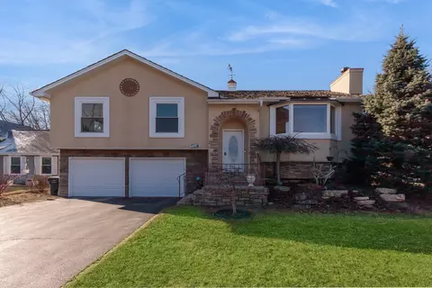 624 Federal Pkwy, Lindenhurst, IL 60046