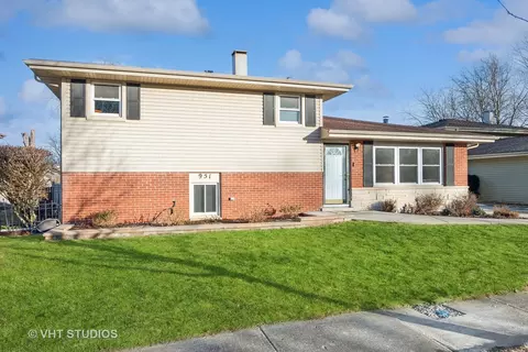 951 Maple Ln, Bartlett, IL 60103